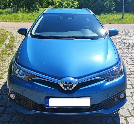 Toyota Auris cena 64000 przebieg: 147500, rok produkcji 2018 z Elbląg małe 92